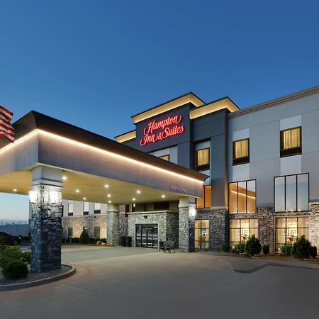Hampton Inn & Suites Чилдрес Екстериор снимка