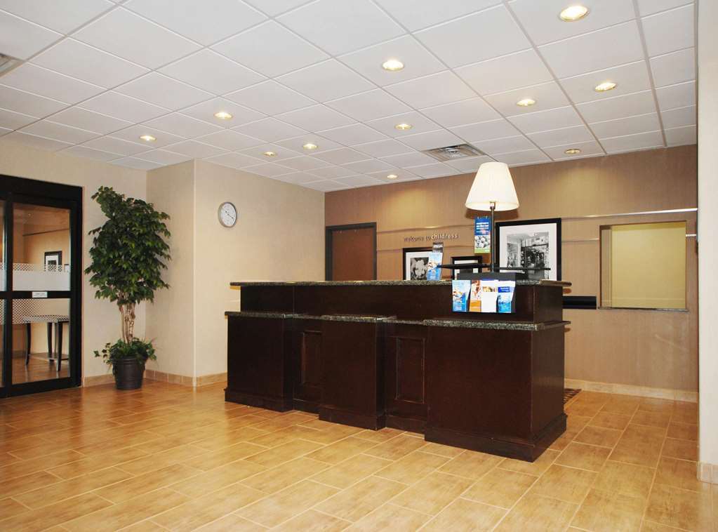 Hampton Inn & Suites Чилдрес Интериор снимка